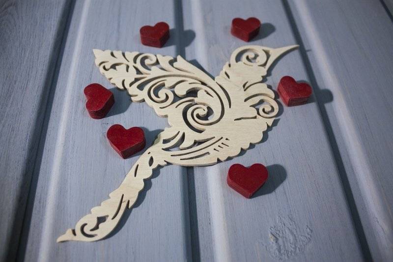 Резная птичка