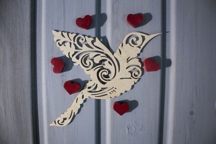 Резная птичка