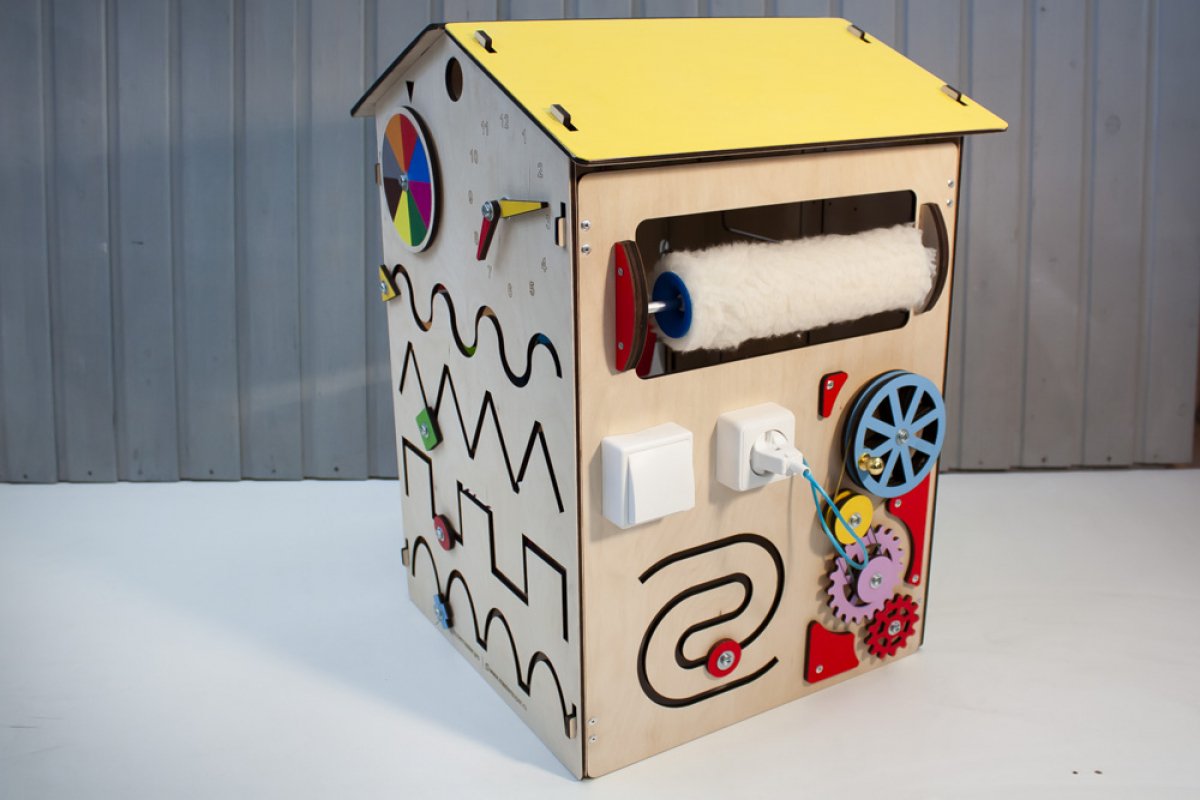 Бизиборд Домик с доской для мела