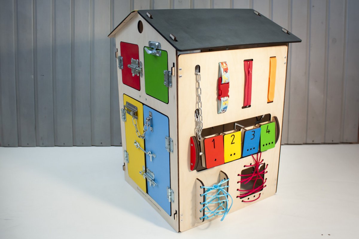 Бизиборд Домик с доской для мела