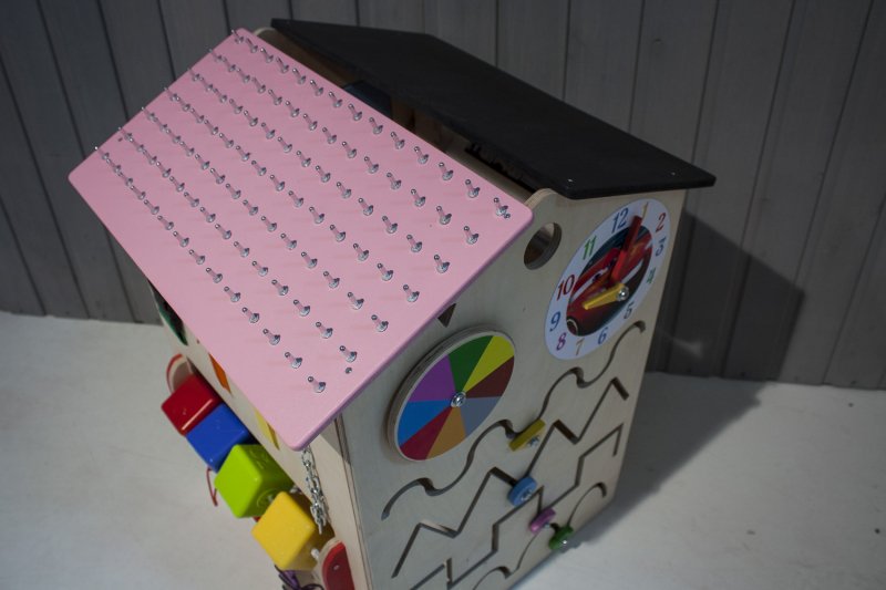 Бизиборд домик с геобордом и доской для рисования