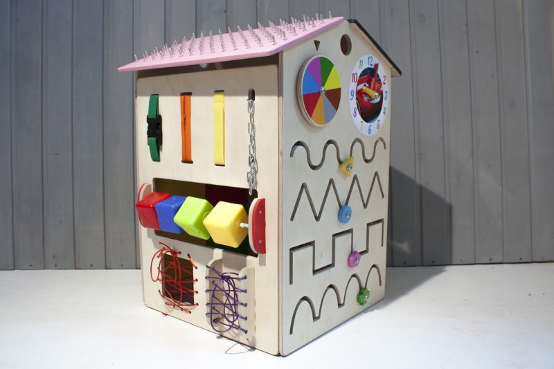 Бизиборд домик с геобордом и доской для рисования