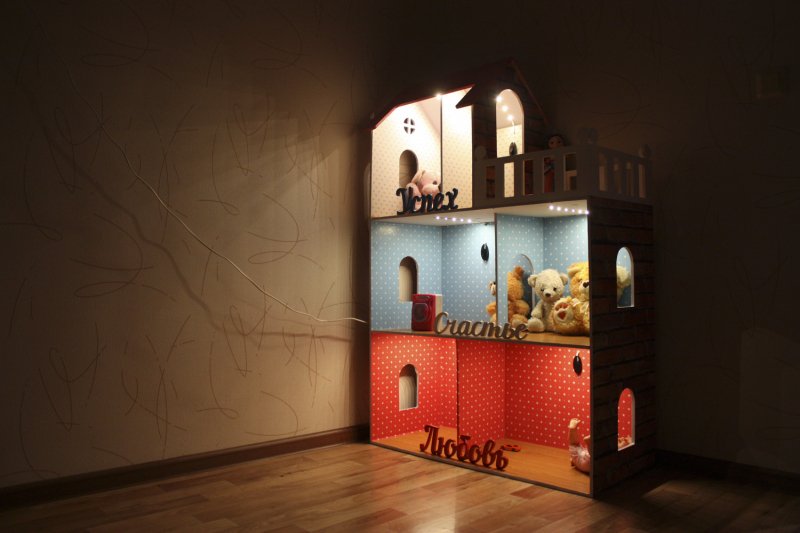 Большой домик для кукол